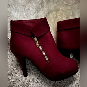 NIB! Top Moda suede booties/heels with side zip